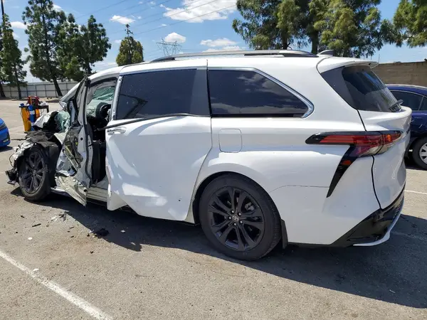 5TDDRKEC8PS167932 2023 TOYOTA SIENNA - Image 2