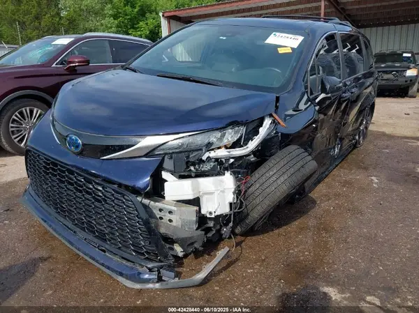 5TDDRKEC9MS045558 2021 TOYOTA SIENNA - Image 2
