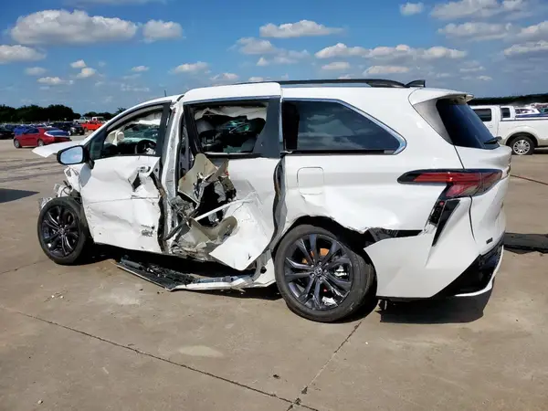 5TDDRKEC9NS102679 2022 TOYOTA SIENNA - Image 2