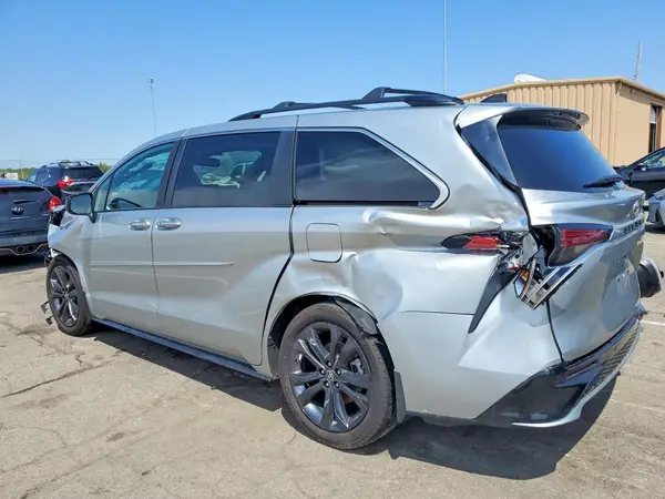 5TDDRKEC9RS216994 2024 TOYOTA SIENNA - Image 2