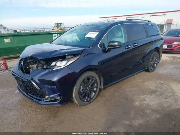 5TDDRKEC9RS221502 2024 TOYOTA SIENNA - Image 2