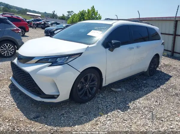 5TDDRKECXPS138464 2023 TOYOTA SIENNA - Image 2