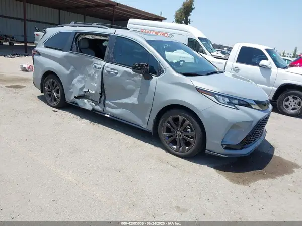 5TDDRKECXPS146290 2023 TOYOTA SIENNA - Image 1