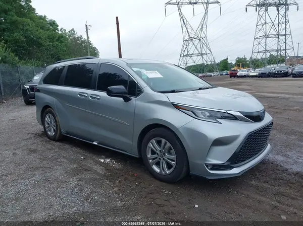 5TDDSKFC0NS043038 2022 TOYOTA SIENNA - Image 1