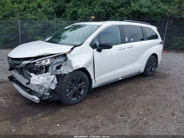 5TDDSKFC0RS136728 2024 TOYOTA SIENNA - Image 2
