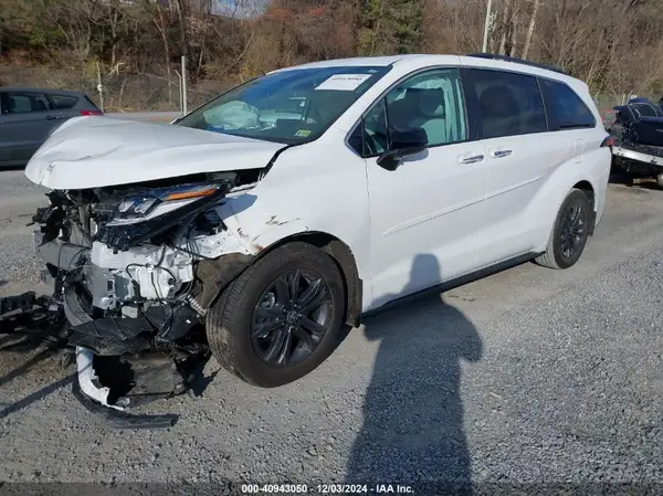 5TDDSKFC0RS144912 2024 TOYOTA SIENNA - Image 2