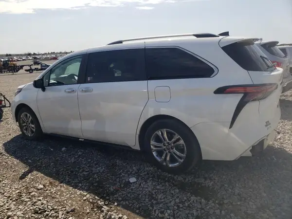 5TDDSKFC1PS099900 2023 TOYOTA SIENNA - Image 2