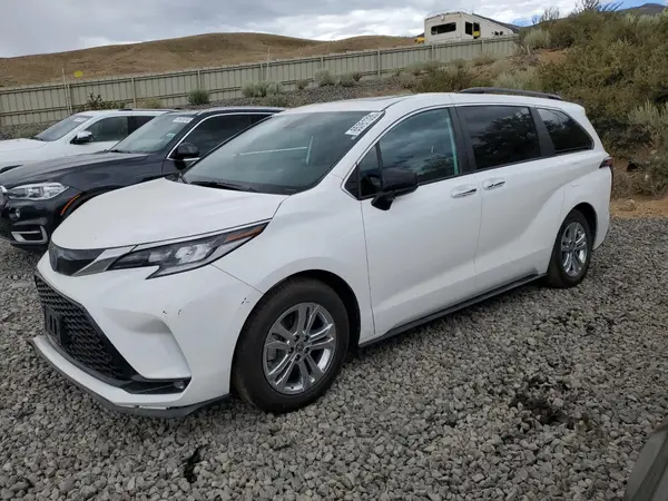 5TDDSKFC2NS073089 2022 TOYOTA SIENNA - Image 1