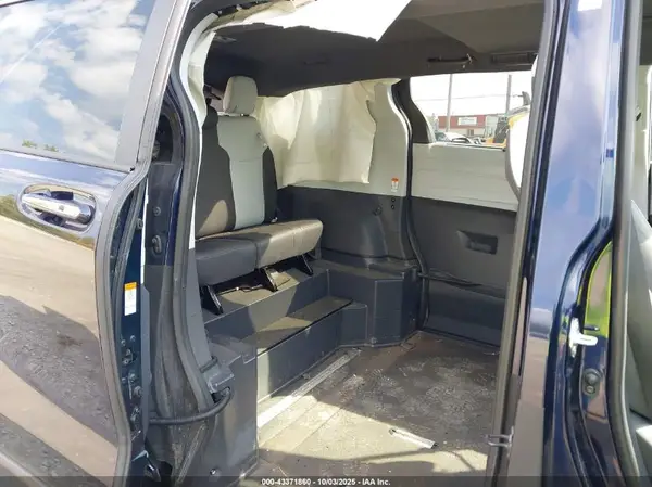 5TDDSKFC2PS107275 2023 TOYOTA SIENNA - Image 8