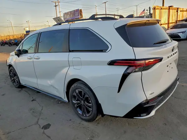 5TDDSKFC2RS120739 2024 TOYOTA SIENNA - Image 2