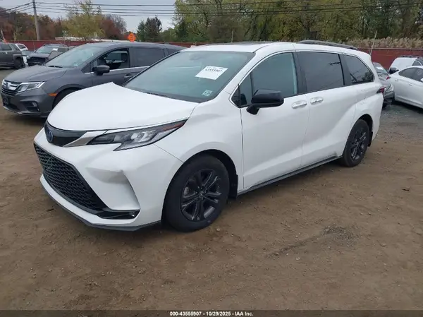 5TDDSKFC2RS127223 2024 TOYOTA SIENNA - Image 2