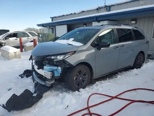 5TDDSKFC2SS154928 2025 TOYOTA SIENNA - Image 1
