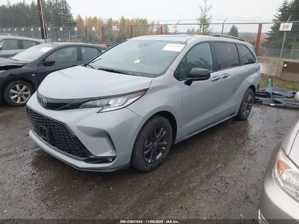 5TDDSKFC2SS171129 2025 TOYOTA SIENNA - Image 2
