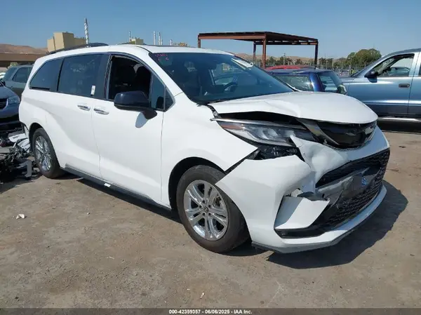 5TDDSKFC3PS107558 2023 TOYOTA SIENNA - Image 1