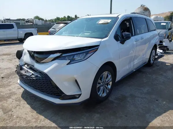 5TDDSKFC3PS107558 2023 TOYOTA SIENNA - Image 2