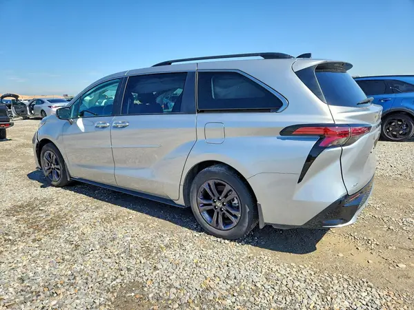 5TDDSKFC3RS146332 2024 TOYOTA SIENNA - Image 2