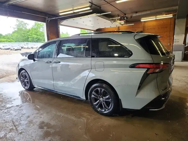 5TDDSKFC3SS169261 2025 TOYOTA SIENNA - Image 2