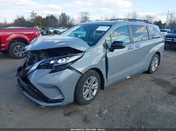 5TDDSKFC4PS081830 2023 TOYOTA SIENNA - Image 2