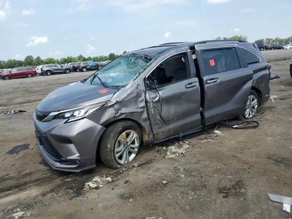 5TDDSKFC5NS053368 2022 TOYOTA SIENNA - Image 1