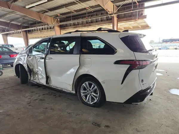 5TDDSKFC5PS078547 2023 TOYOTA SIENNA - Image 2