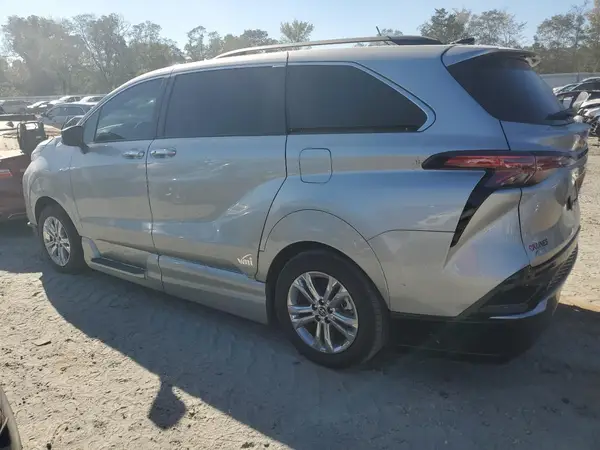 5TDDSKFC5PS086485 2023 TOYOTA SIENNA - Image 2