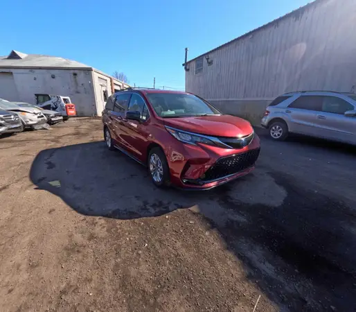 5TDDSKFC6NS057039 2022 TOYOTA SIENNA - Image 1