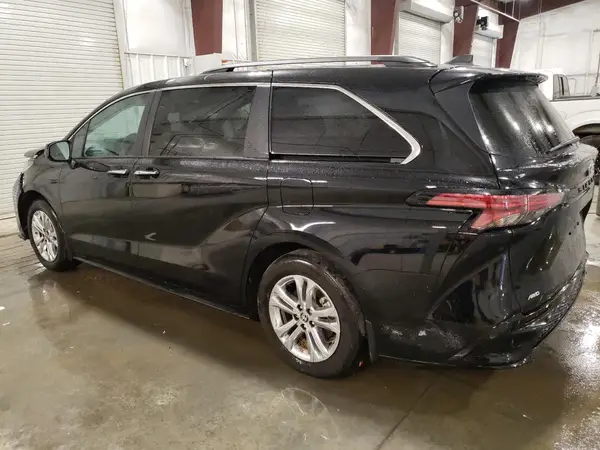 5TDDSKFC6PS098273 2023 TOYOTA SIENNA - Image 2