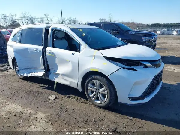 5TDDSKFC6PS107134 2023 TOYOTA SIENNA - Image 1