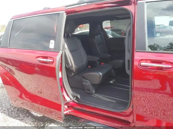 5TDDSKFC6PS107926 2023 TOYOTA SIENNA - Image 8