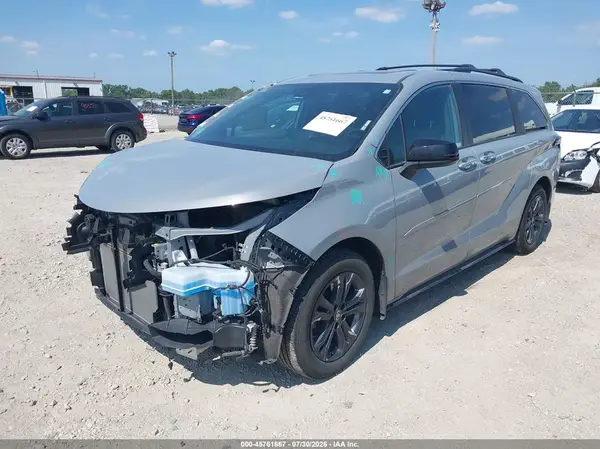 5TDDSKFC6RS109727 2024 TOYOTA SIENNA - Image 2