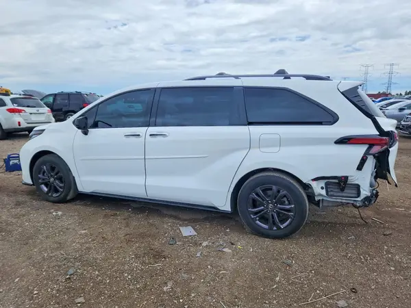 5TDDSKFC6RS136734 2024 TOYOTA SIENNA - Image 2