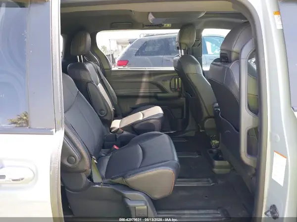 5TDDSKFC7PS087461 2023 TOYOTA SIENNA - Image 8