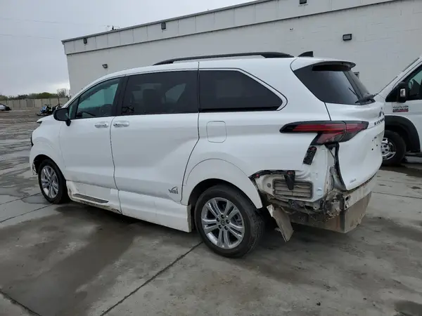 5TDDSKFC7PS089050 2023 TOYOTA SIENNA - Image 2
