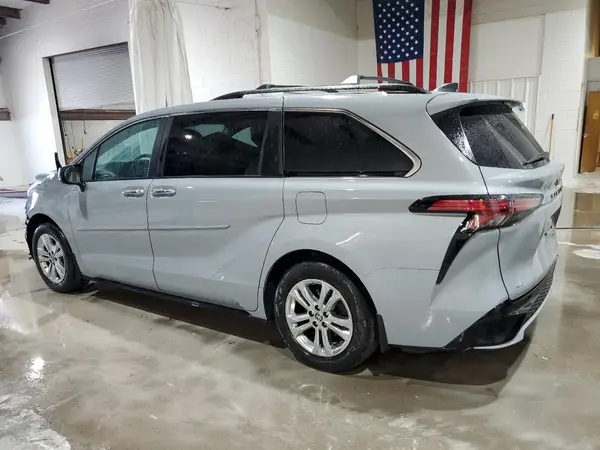 5TDDSKFC7PS100127 2023 TOYOTA SIENNA - Image 2