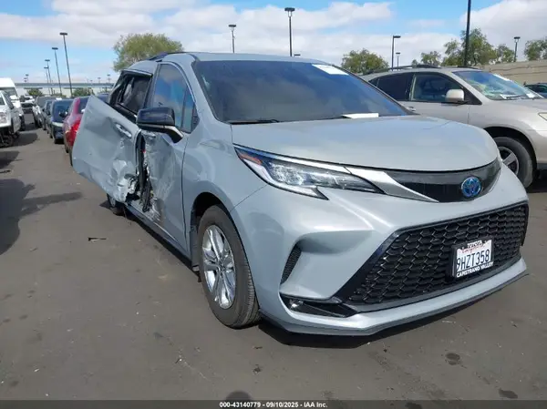 5TDDSKFC7PS102606 2023 TOYOTA SIENNA - Image 1