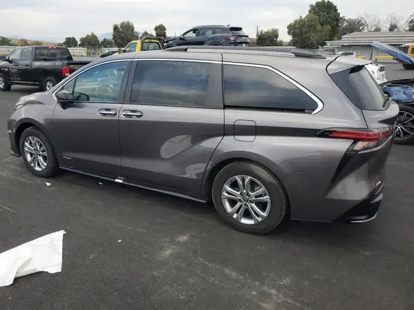 5TDDSKFC9MS031940 2021 TOYOTA SIENNA - Image 2