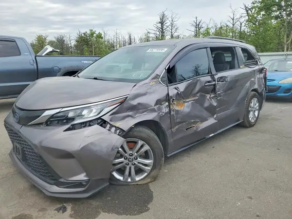5TDDSKFC9NS057701 2022 TOYOTA SIENNA - Image 1