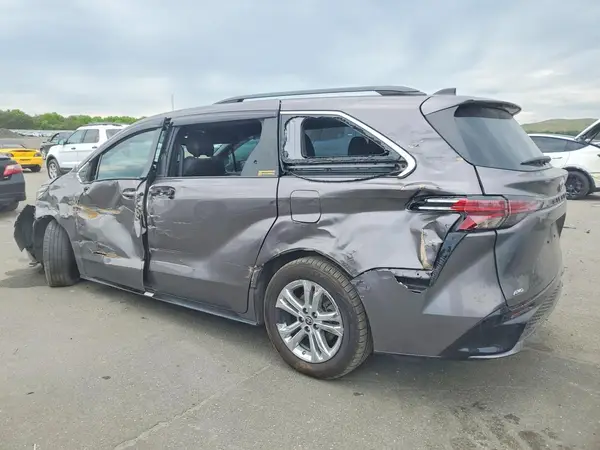 5TDDSKFC9NS057701 2022 TOYOTA SIENNA - Image 2