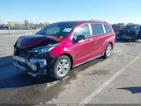 5TDDSKFC9PS082732 2023 TOYOTA SIENNA - Image 2