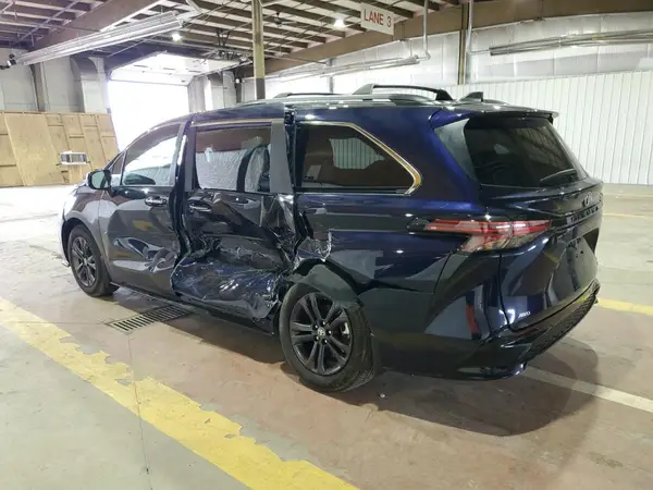 5TDDSKFC9RS126165 2024 TOYOTA SIENNA - Image 2