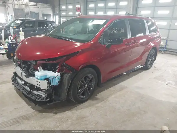 5TDDSKFC9SS206541 2025 TOYOTA SIENNA - Image 2
