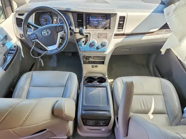5TDDZ3DC0HS149952 2017 TOYOTA SIENNA - Image 8