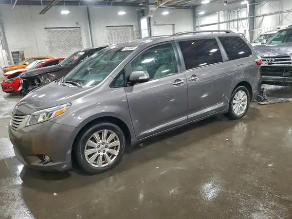 5TDDZ3DC0HS150096 2017 TOYOTA SIENNA - Image 1