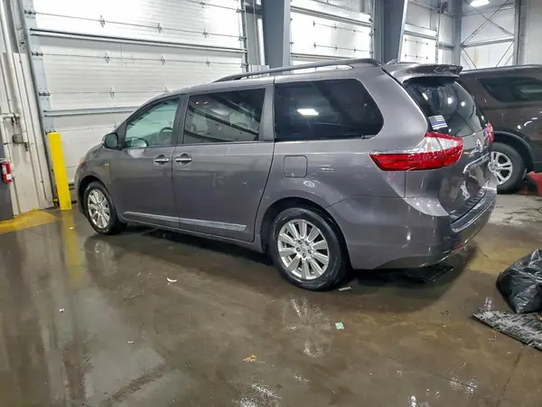 5TDDZ3DC0HS150096 2017 TOYOTA SIENNA - Image 2