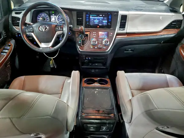 5TDDZ3DC0HS150096 2017 TOYOTA SIENNA - Image 8