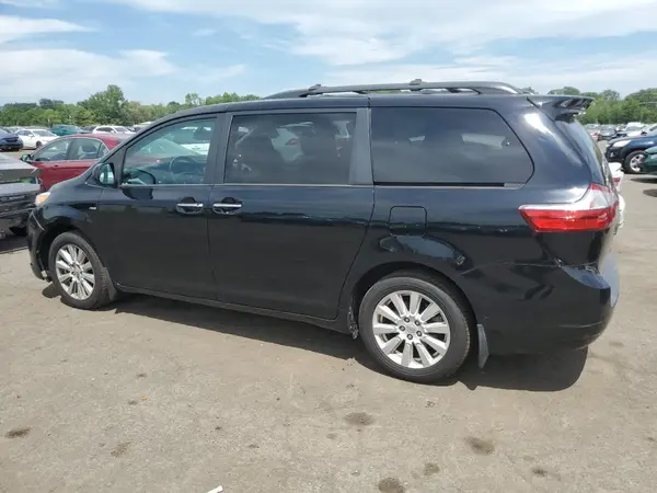 5TDDZ3DC0HS150633 2017 TOYOTA SIENNA - Image 2