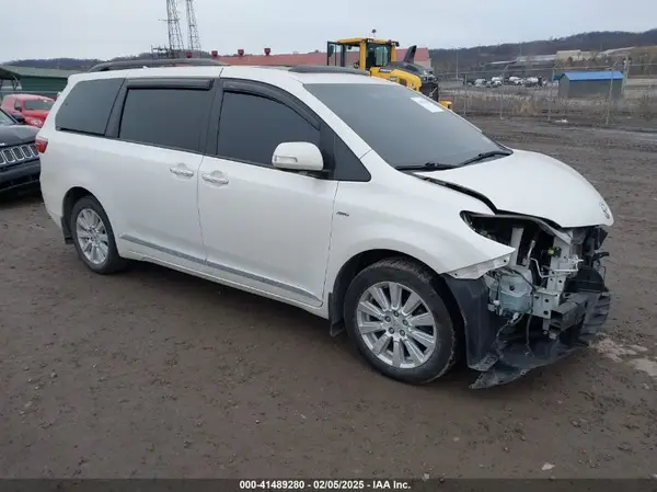 5TDDZ3DC0HS150941 2017 TOYOTA SIENNA - Image 1