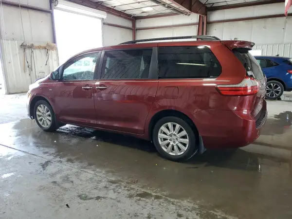 5TDDZ3DC0HS152219 2017 TOYOTA SIENNA - Image 2