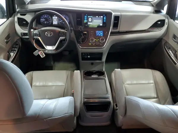 5TDDZ3DC0HS152219 2017 TOYOTA SIENNA - Image 8