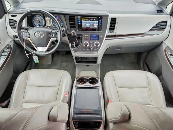 5TDDZ3DC0HS158666 2017 TOYOTA SIENNA - Image 8